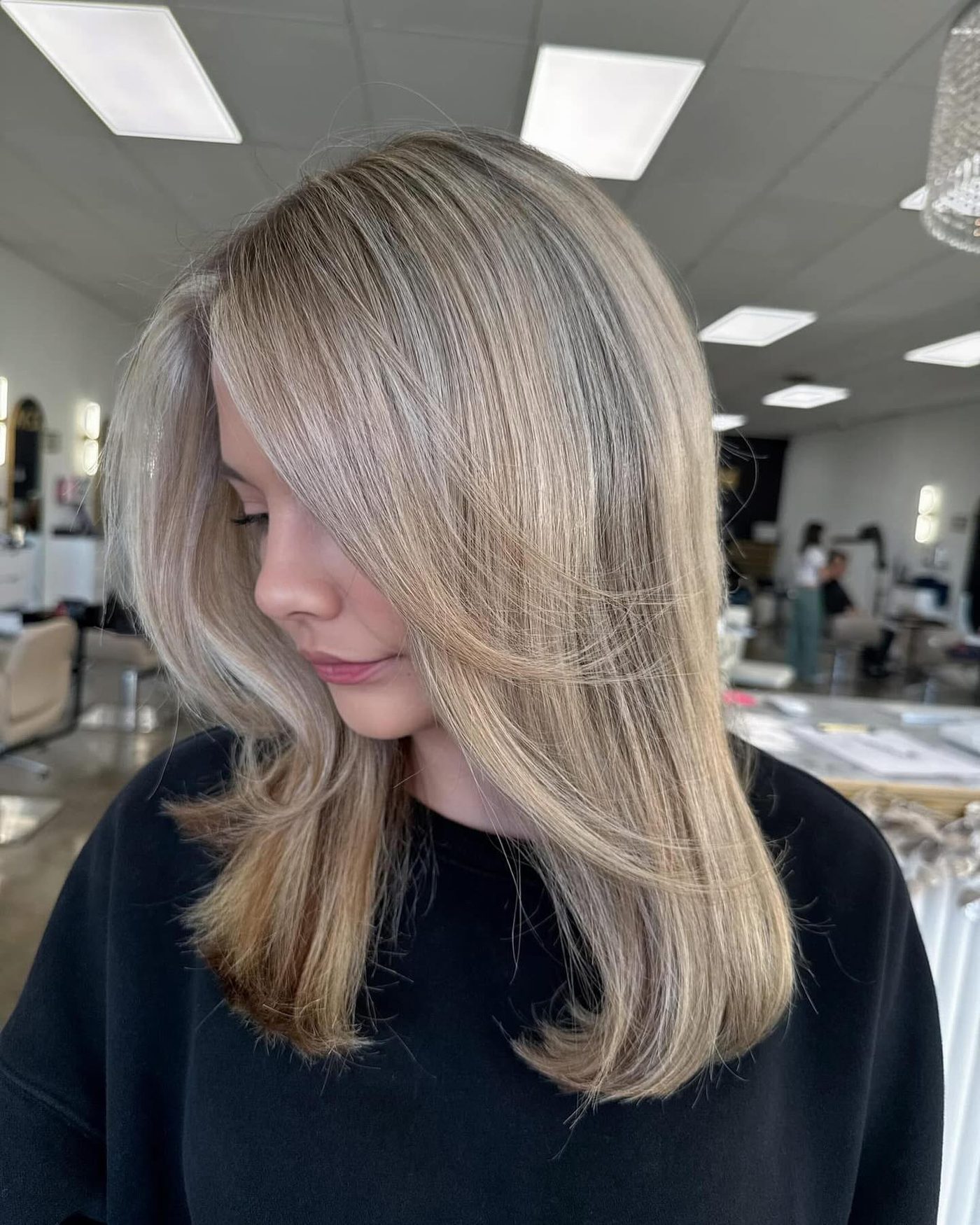 Beige blonde layered cut