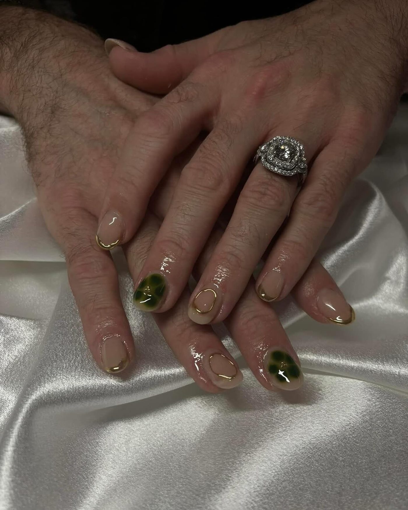 Minimal nude nails with gold rims